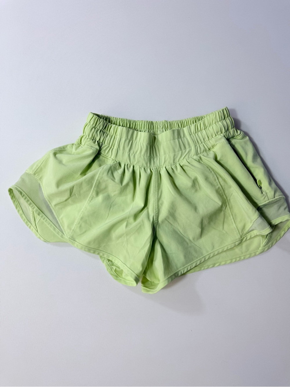 Lululemon Athletica Women’s Size 0 Lime Green Hotty Hot Mid Rise 9” Shorts - Picture 9 of 10